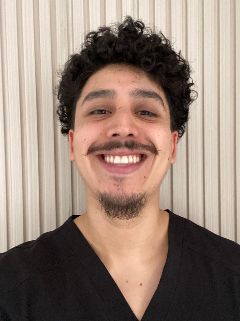 Kinesiólogo Alejandro Parada Curín